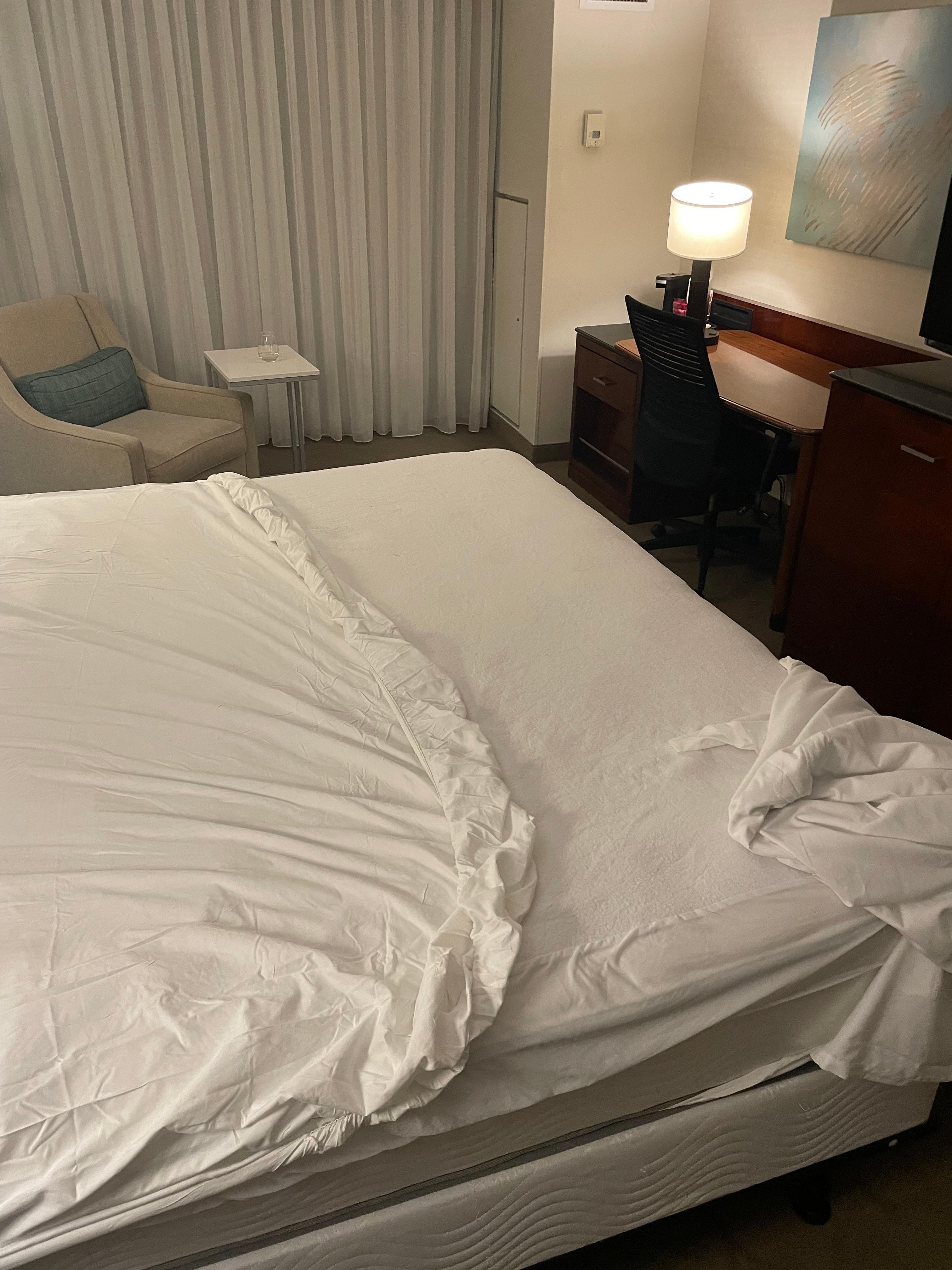 Twin sheet on a King size Matt mattress. 