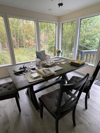 Good setting for dinner or work!