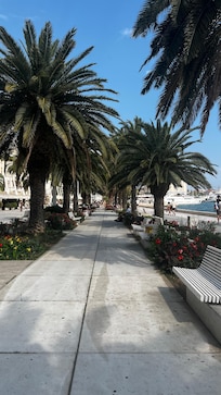 Close to the Riva, promenade by the sea