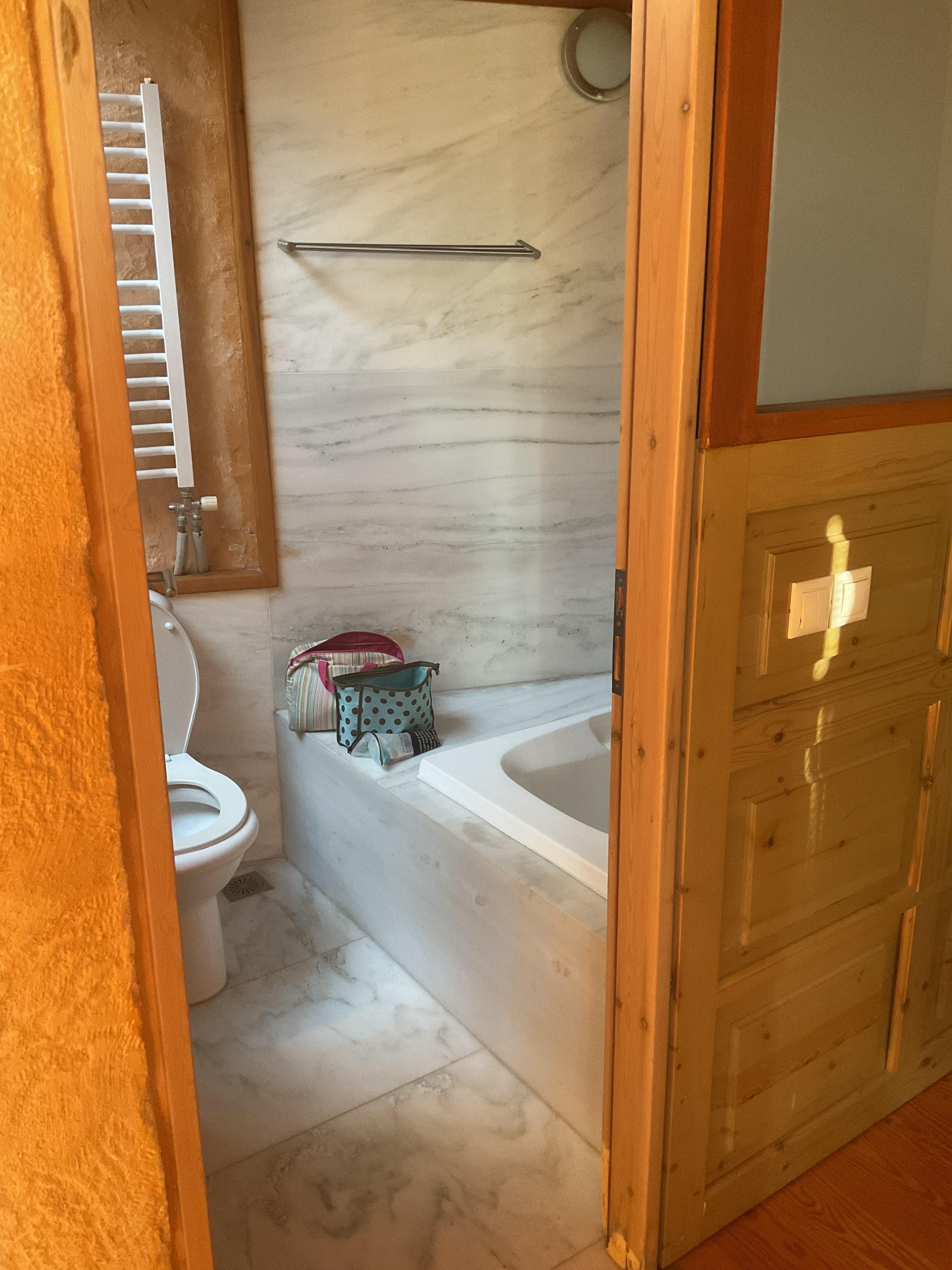 Bathroom, the bath only accessible by climbing over the end.