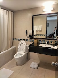 お湯を張りゆっくり浸かる事も出来ます。
シャワーの水圧も全然心配ありませんでした。