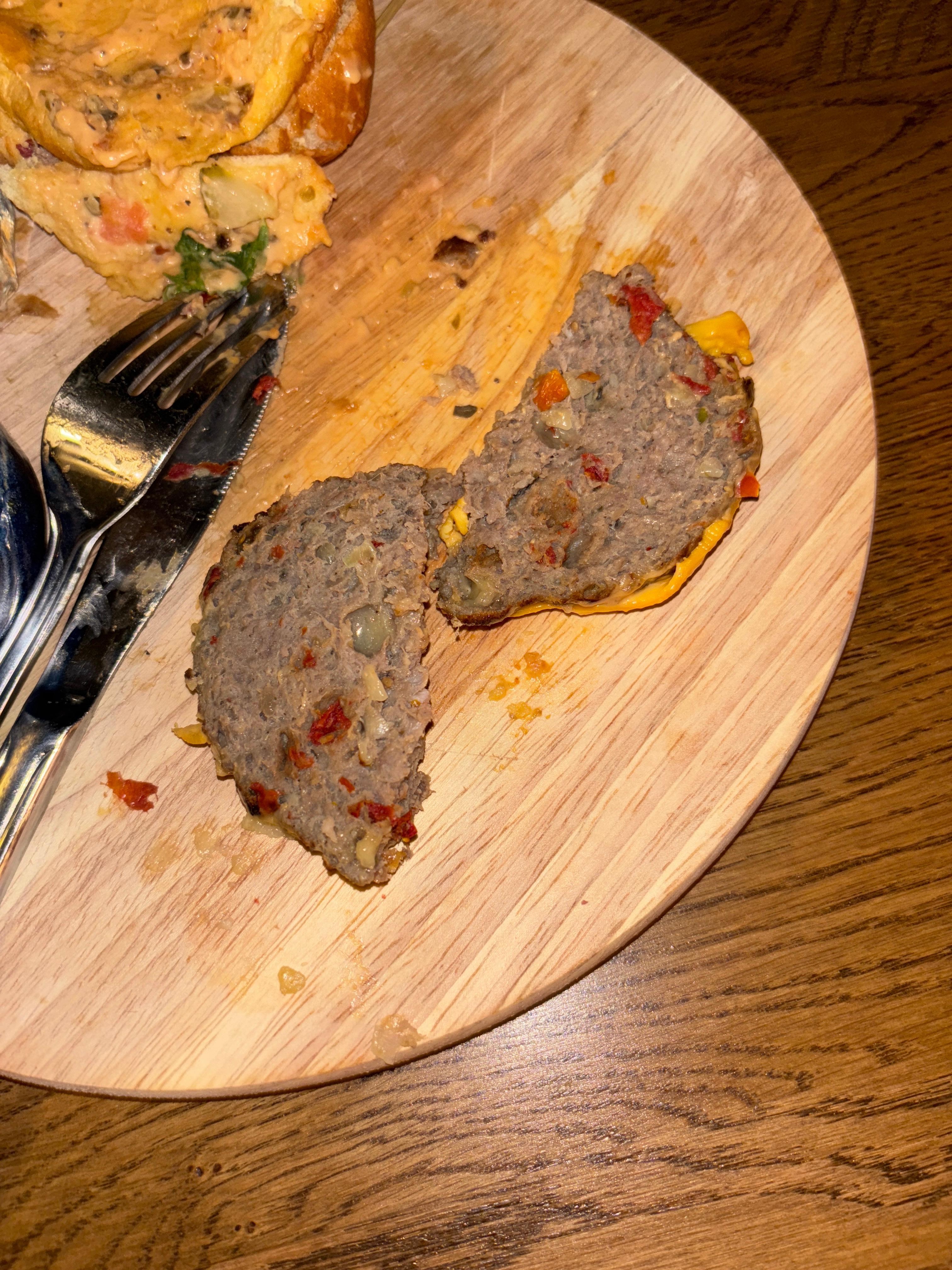 Classic hamburgare, nja vi fick ngt helt annat påpekade detta men vi fick till svar skicka ett mejl. Det var en annan tillställning och känslan var att vi fick ta deras rester. Kall burgare, fel dippsås och ett gäng med bortförklaringar. 