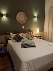 Amei a roupa de cama (cheirosa) e estrutura do colchão