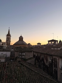 Udsigten fra tagterrassen, super hyggelig med fin bar.