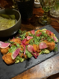 Tuna chicharrón tacos