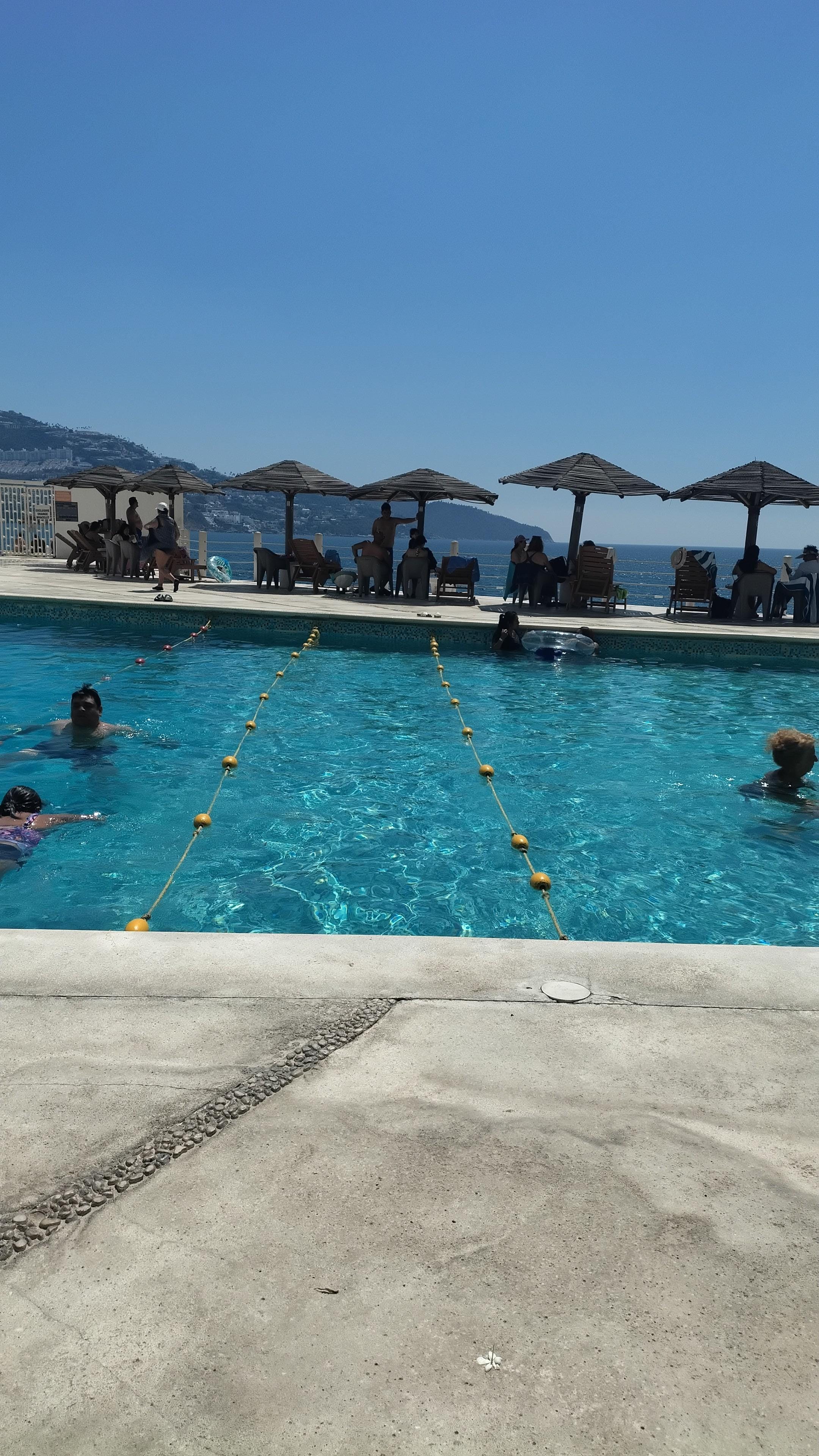 Les falta un poco más de camastros pero en lo general todo excelente 