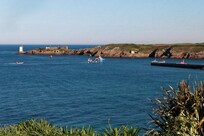 Vue du phare de Kermorvan et de l'entrée du port du Conquet depuis la terrasse de l'appartement.