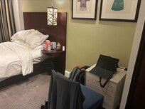 Lack of desk as shown in room picture when booking