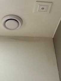 evidential water damage marks but resort staff denies