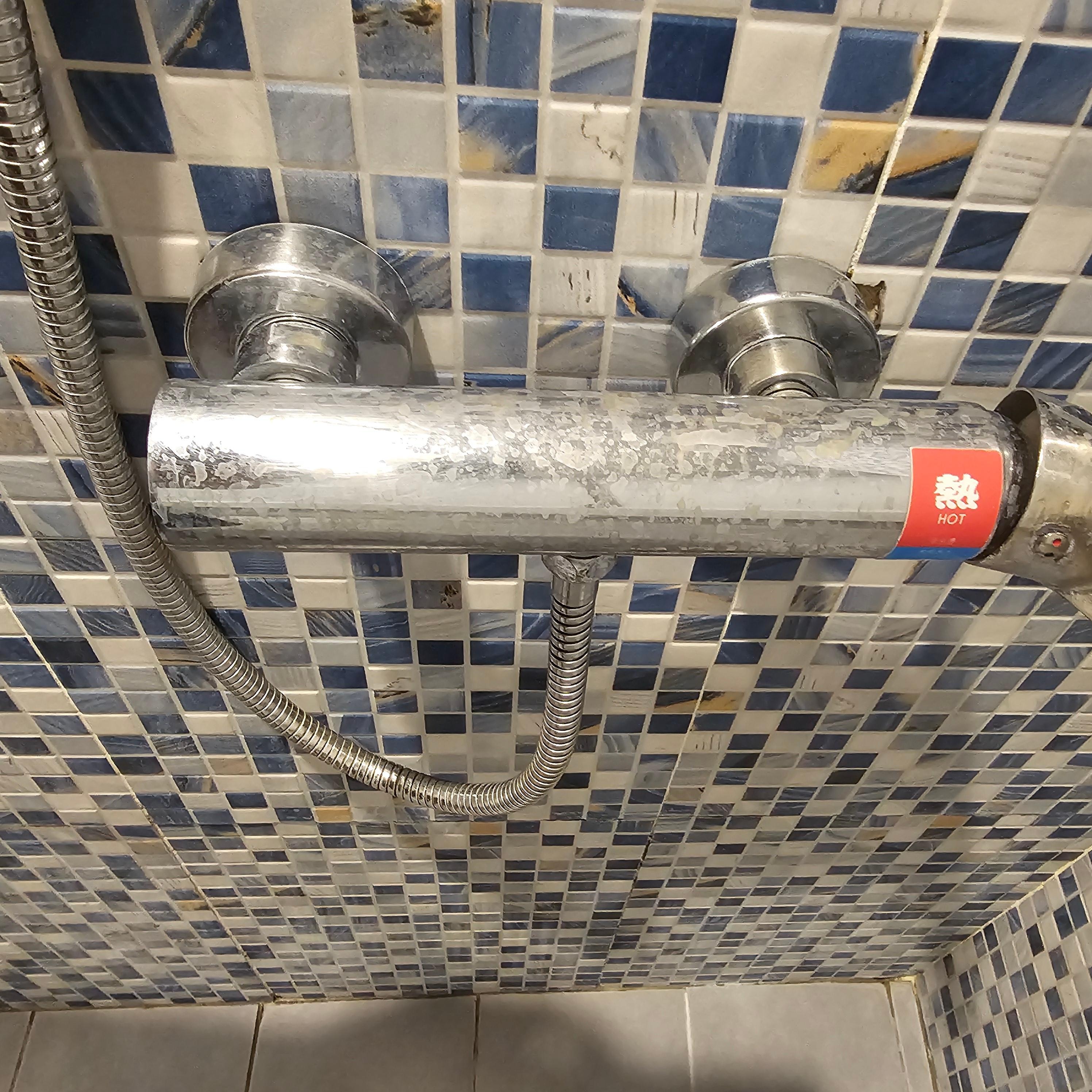 潔具有水及塵跡