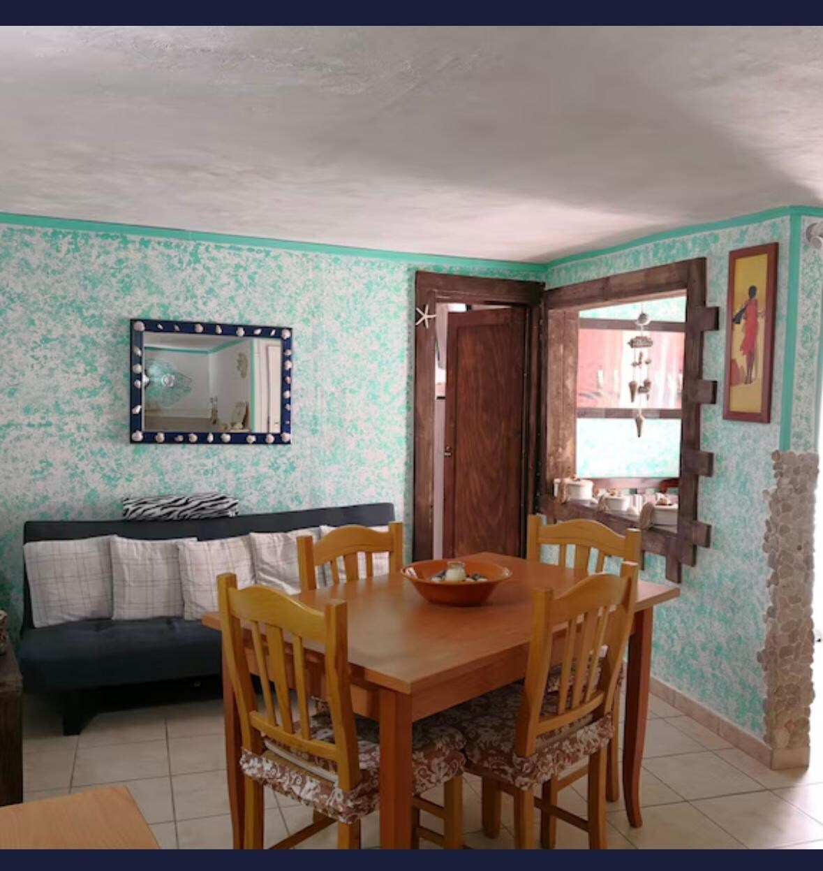 This was the listing- the whole place looked different when we got there. 