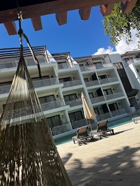 Rooms with swim out pools