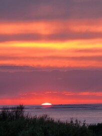 Uitzicht vanuit de slaapkamer met mooie zonsondergang.