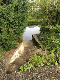 Fluss Zugang direkt am Haus