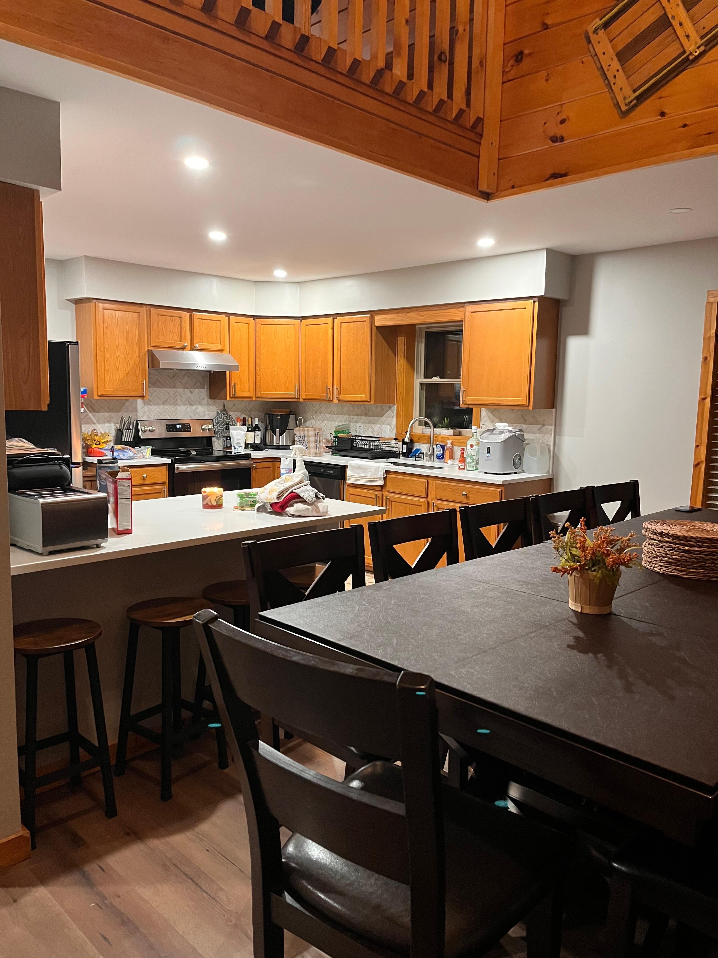 Kitchen/dining table 