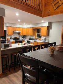 Kitchen/dining table