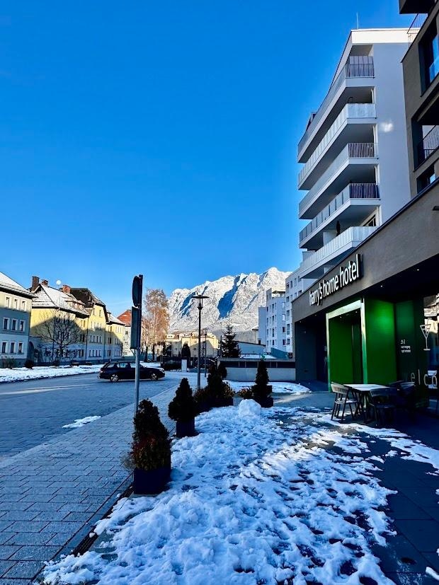 Frente do hotel com linda vista