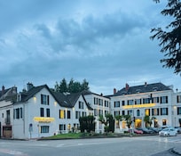 Outside photo of hotel