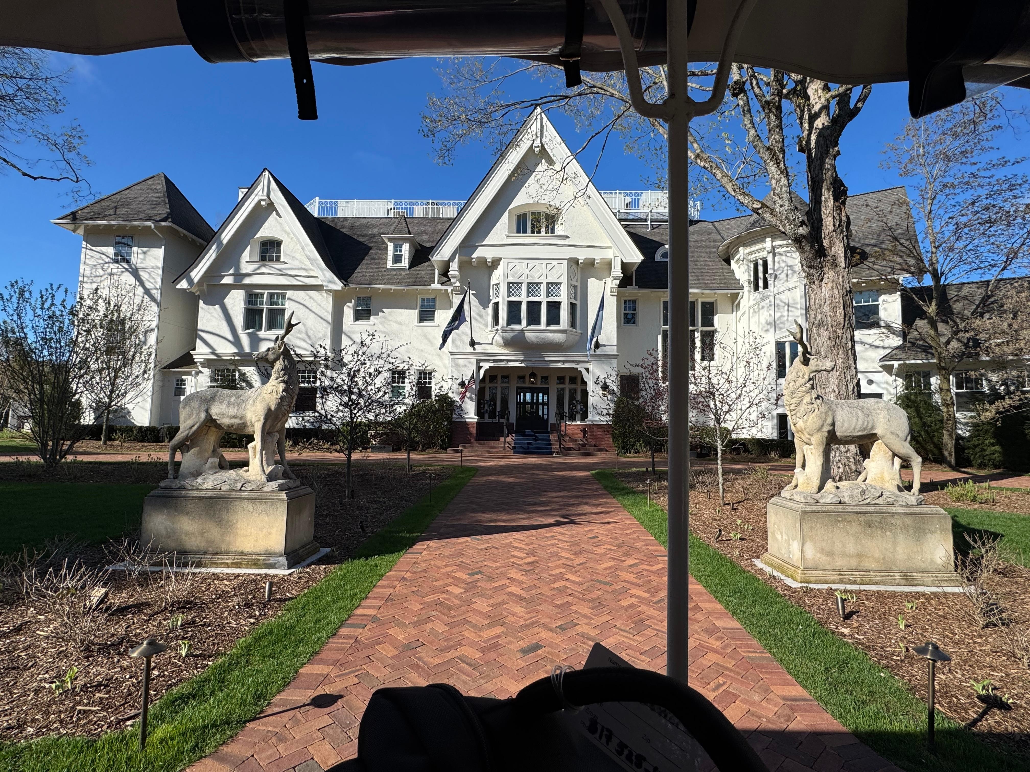 The Beauty and Serenity of Stonecliff Inn