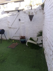 "backyard"
