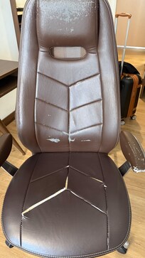 Es la única observación que tengo. Este mobiliario no va con el nivel del hotel.