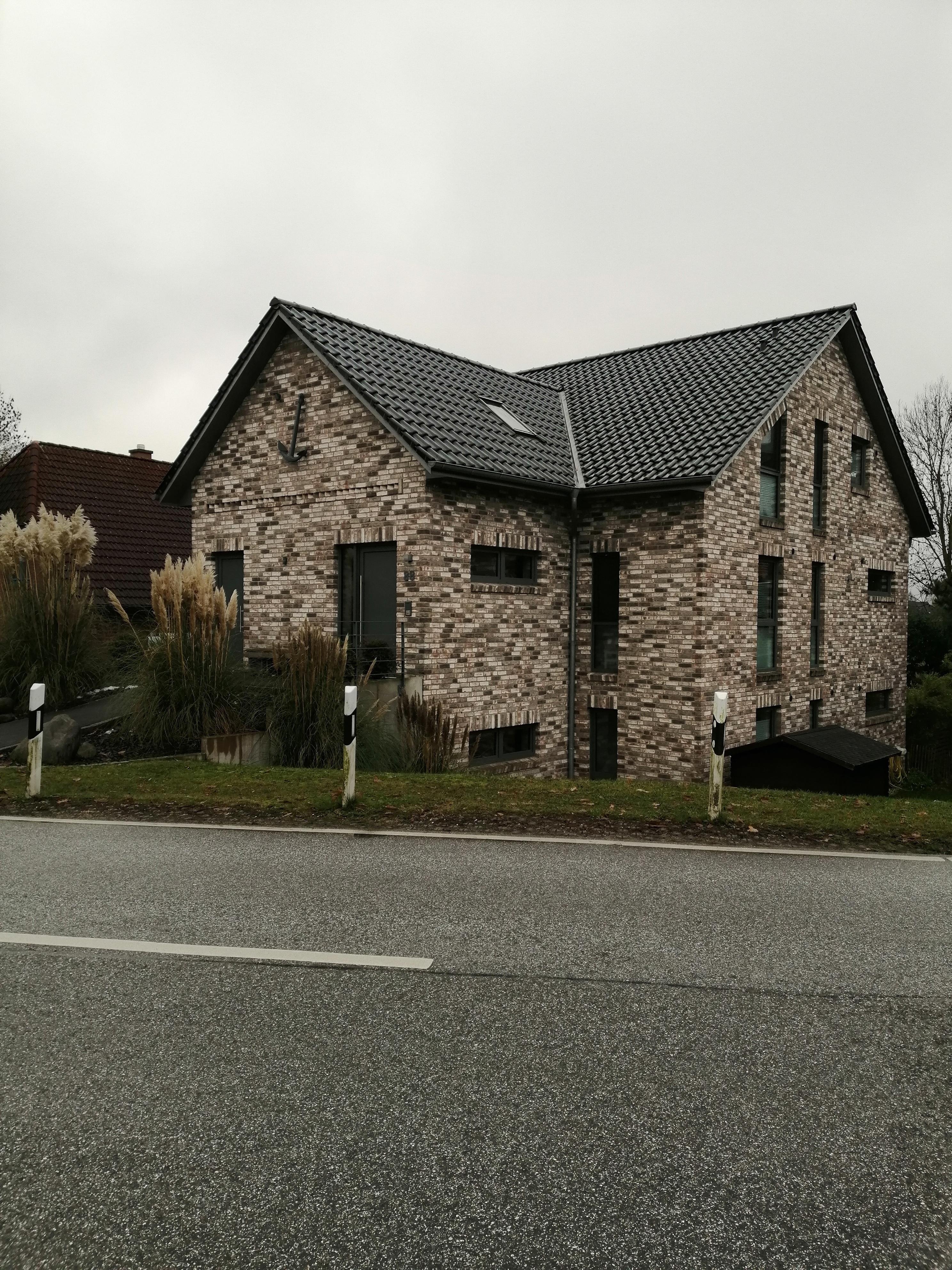 Haus von der Seite, oben rechts ist die Wohnung Elbblick 2