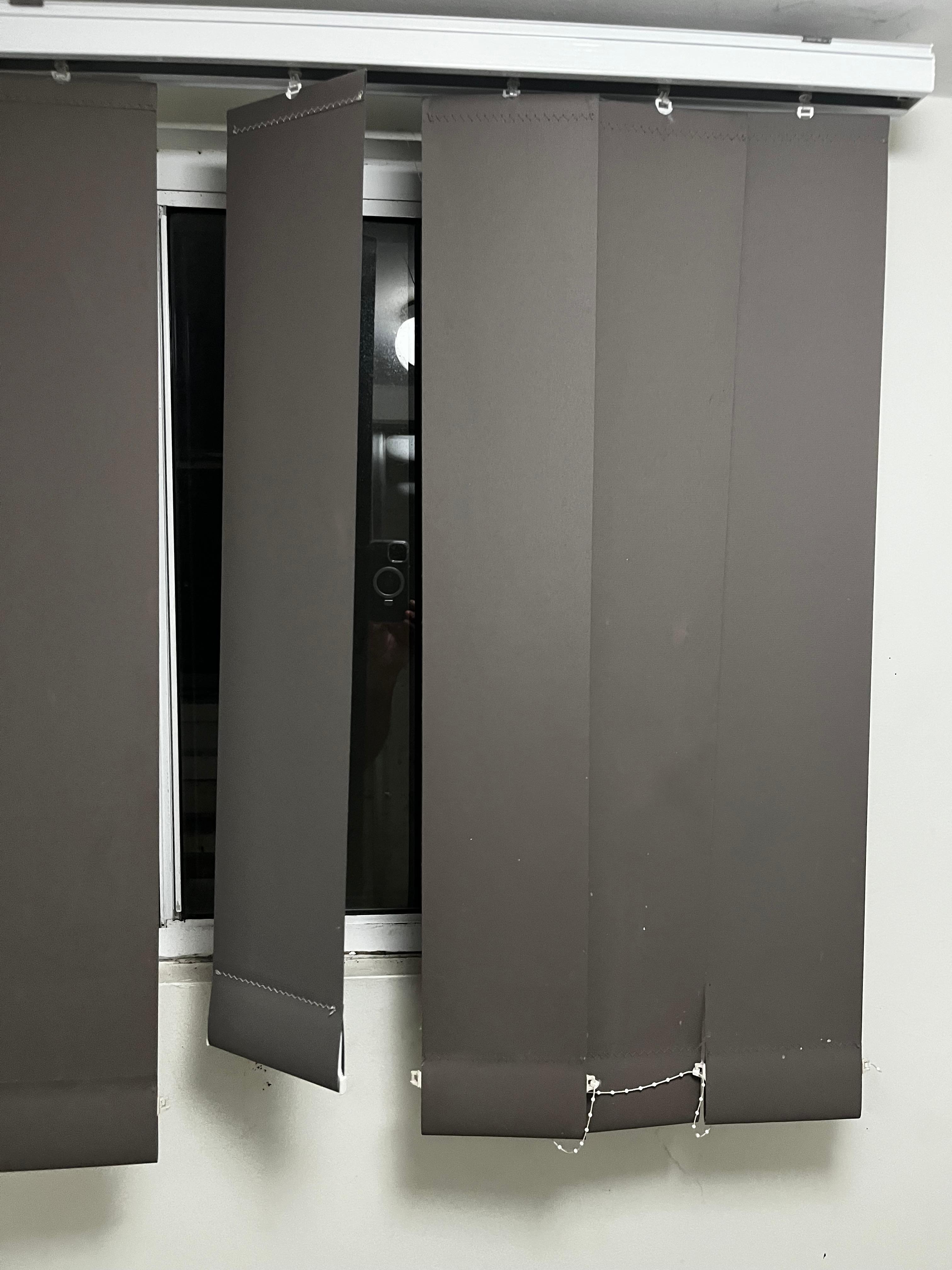 Bathroom blinds, people from the other room can seen in 