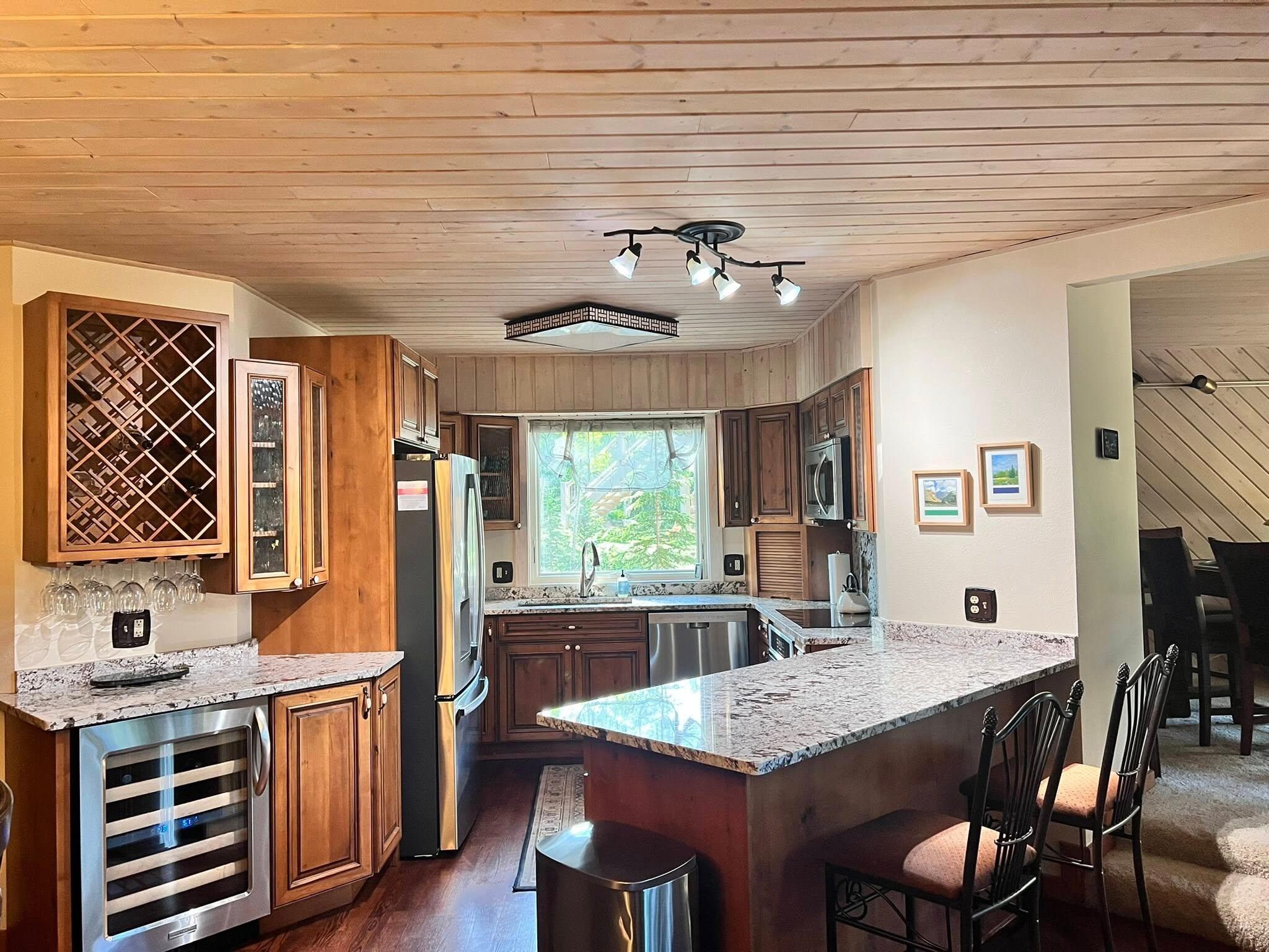 Gorgeous kitchen with top of the line appliances