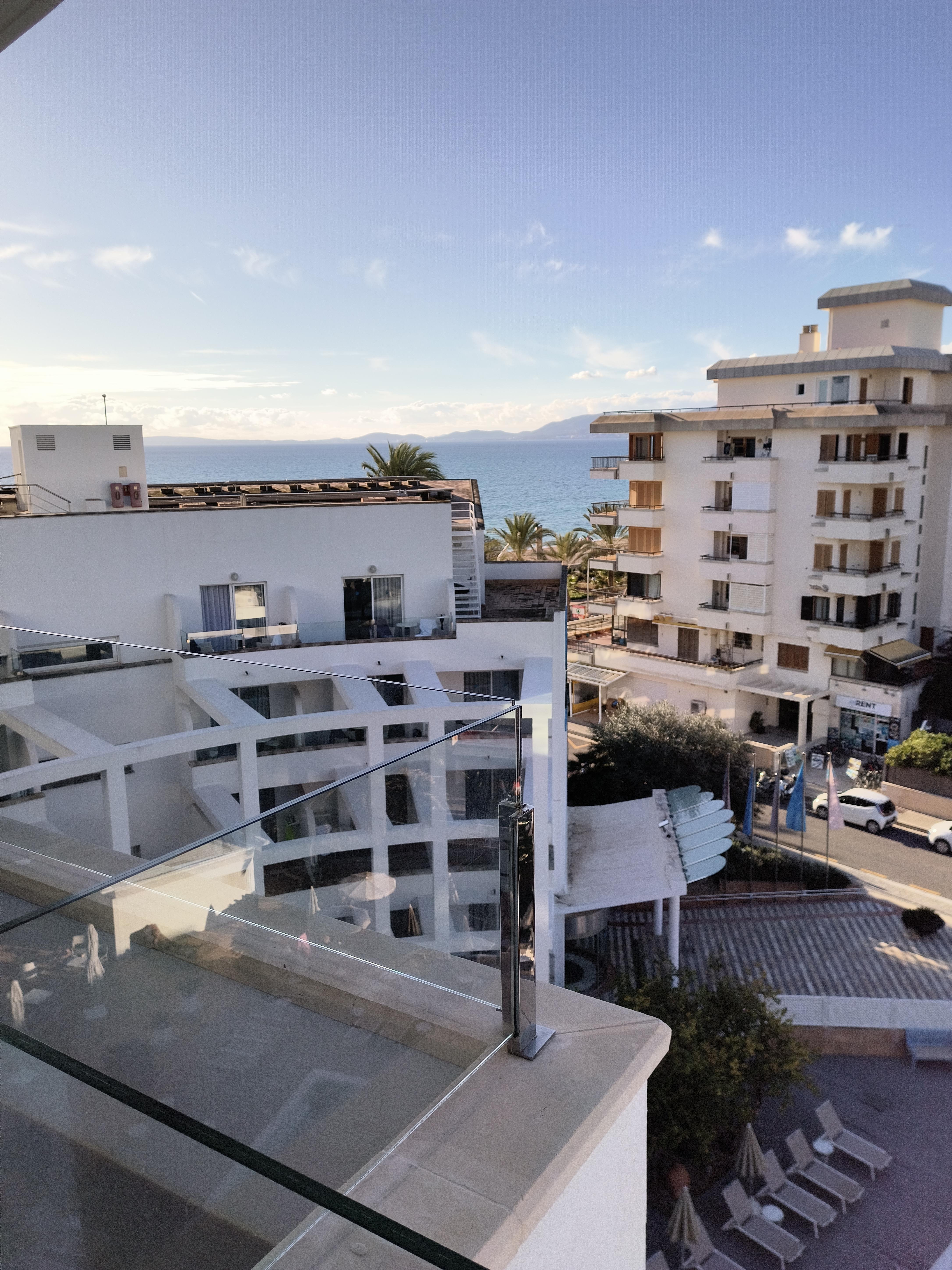 Partial sea view room?