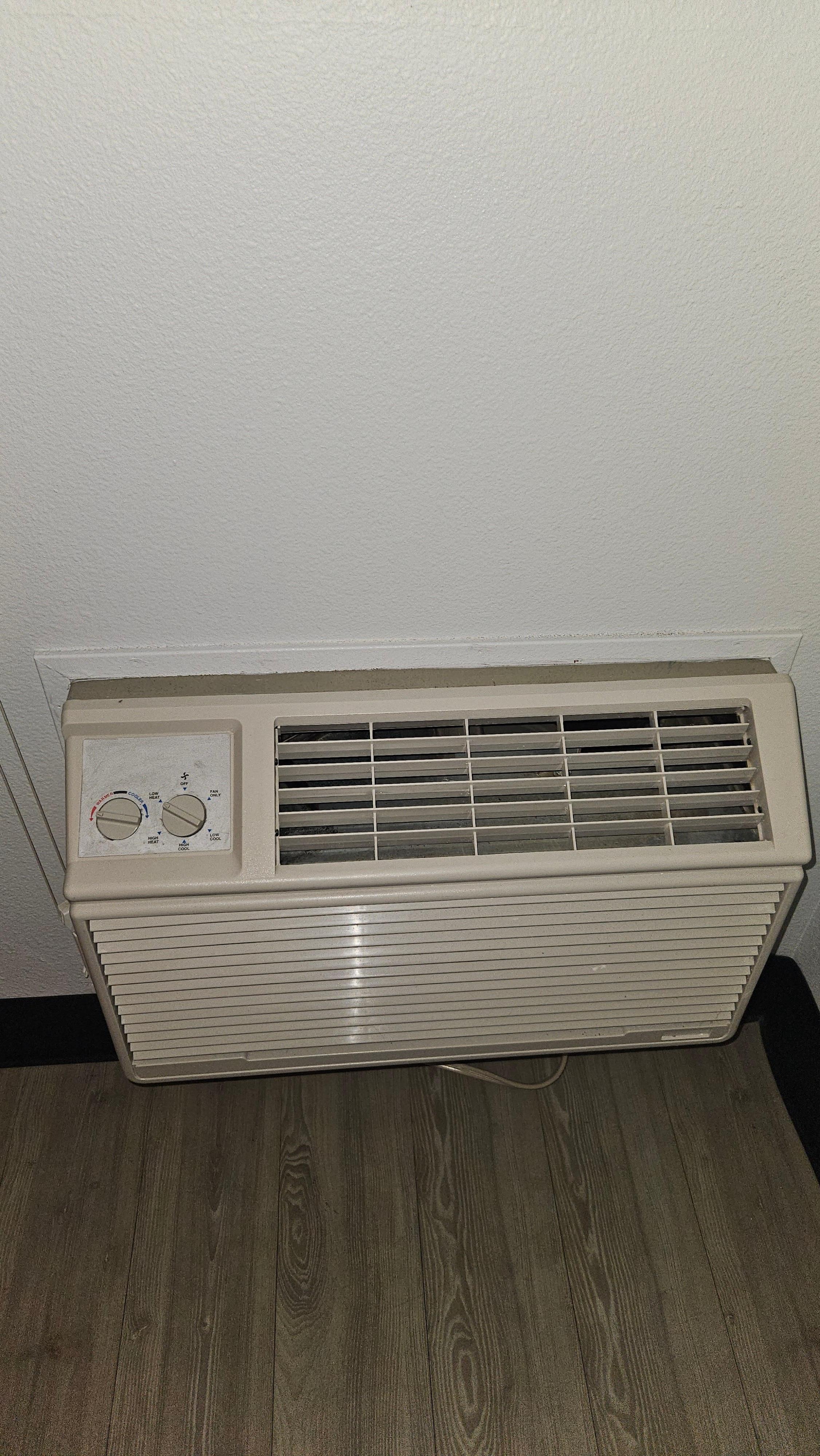 Old rattled style heat with no thermostat.