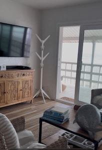 Cute main room leads out to the balcony