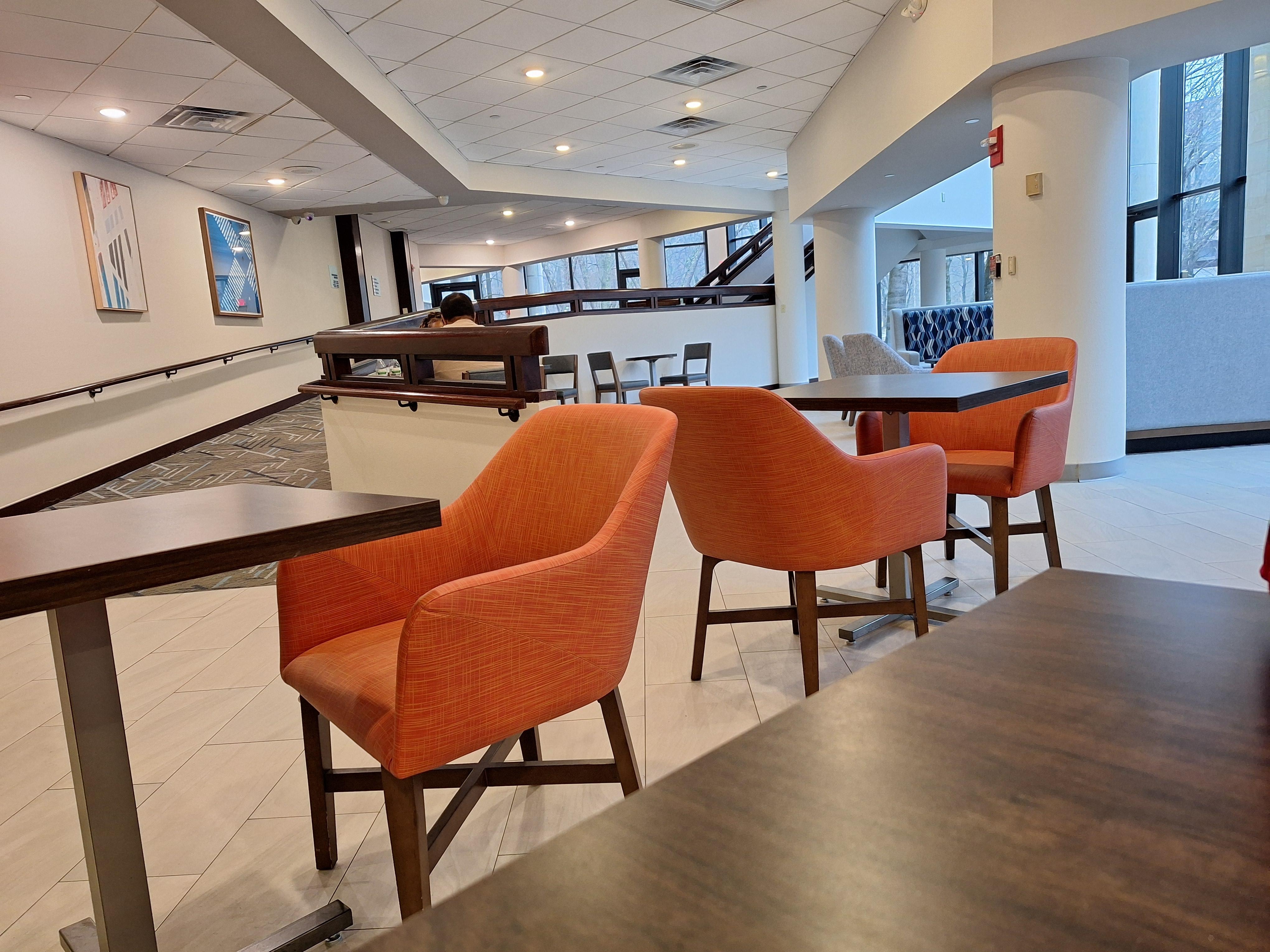Breakfast roomis downstairs from the lobby.