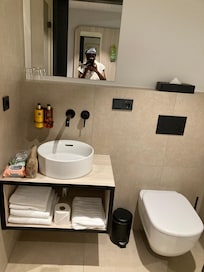 Attractive modern bathroom