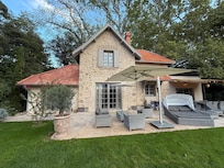 La maison du jardinier à l’écart de la propriété