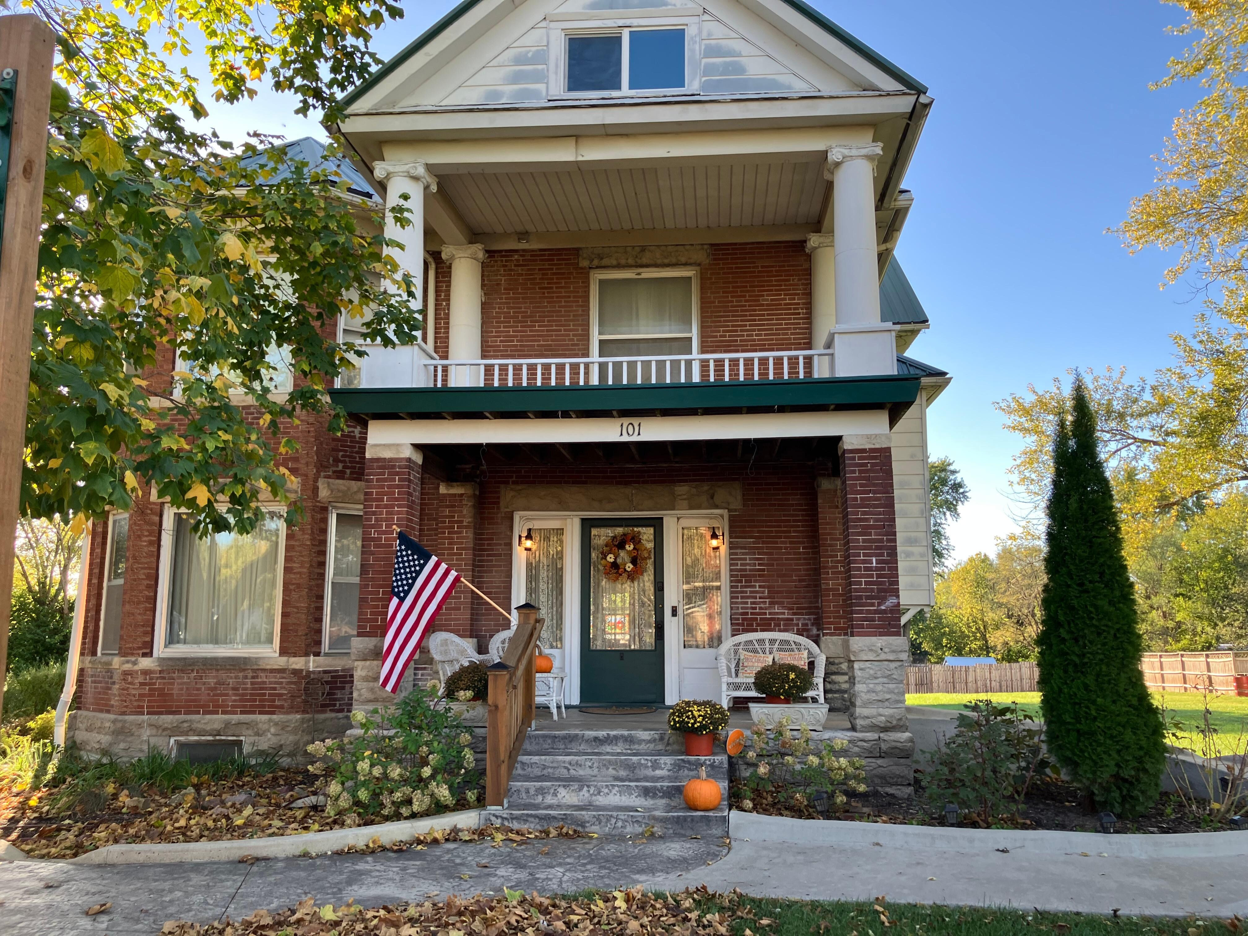 Beautiful home, amazing woodwork 