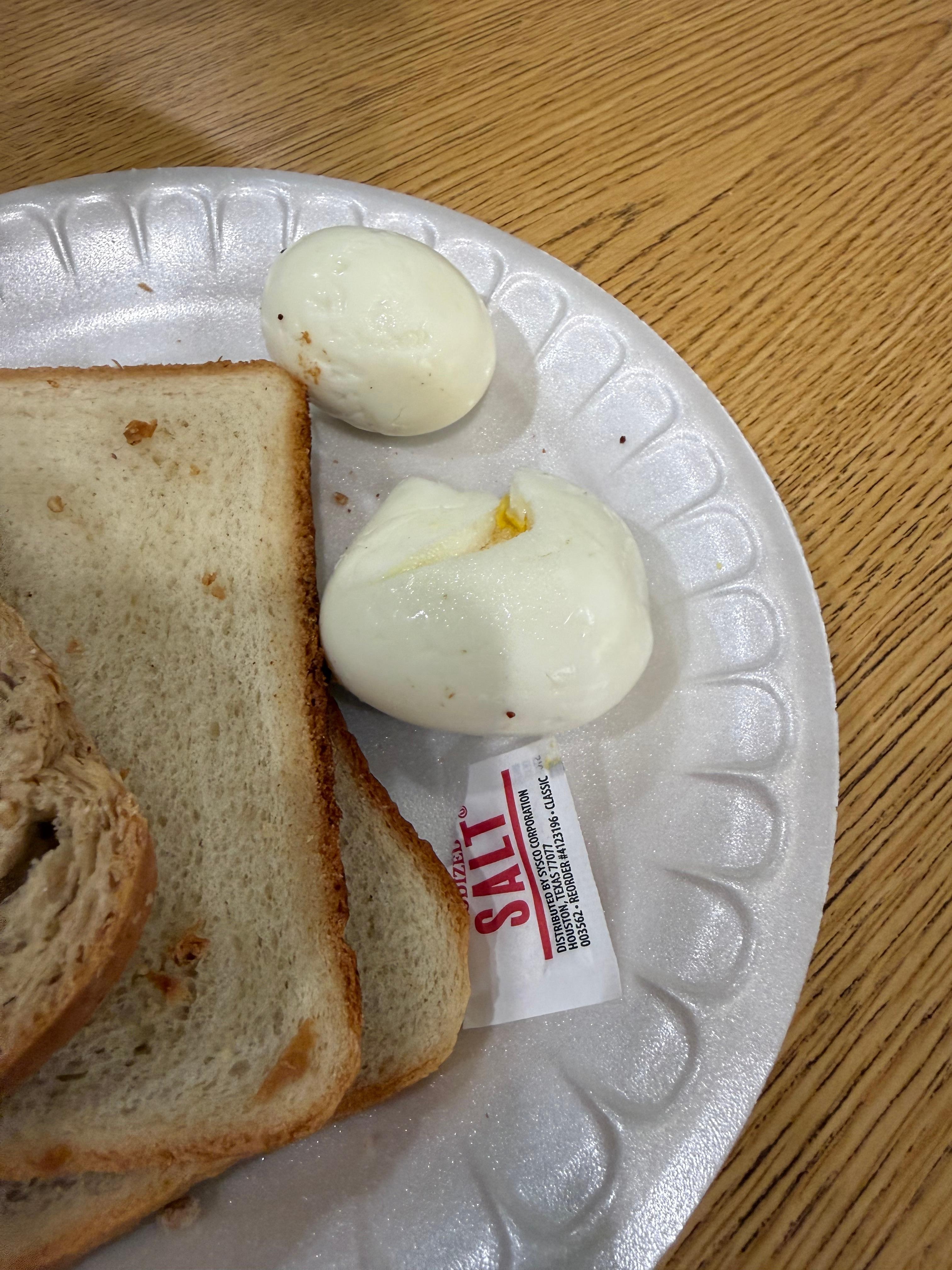 The breakfast was nasty & the eggs was cold .. who eats cold eggs in the morning .