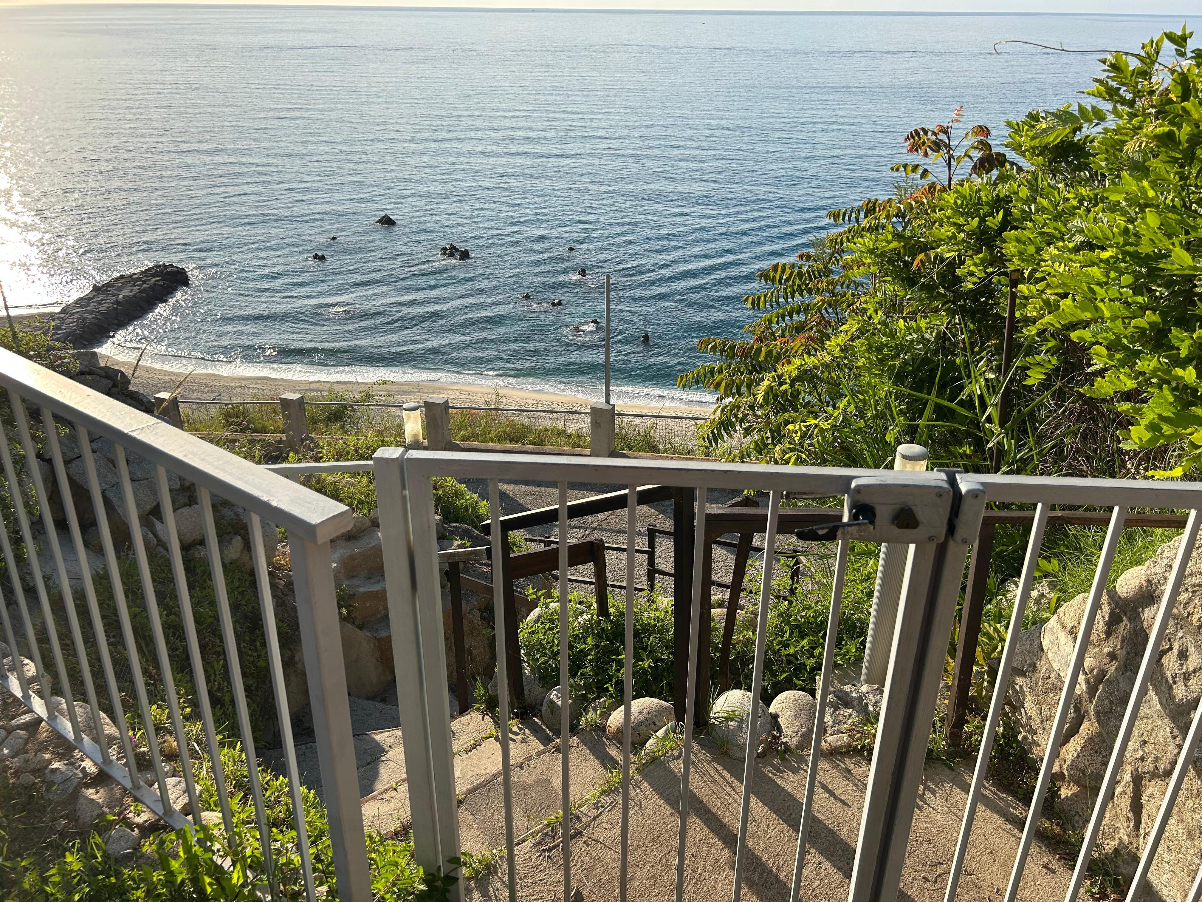 Accès à la plage de l’hôtel 