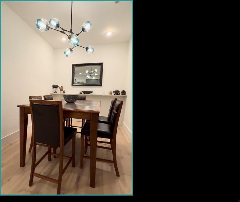 Nice big dining room!