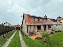 Haus von der Einfahrt aus