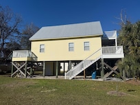 Lots of room for kids or leashed pets.