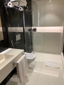 トイレとシャワー