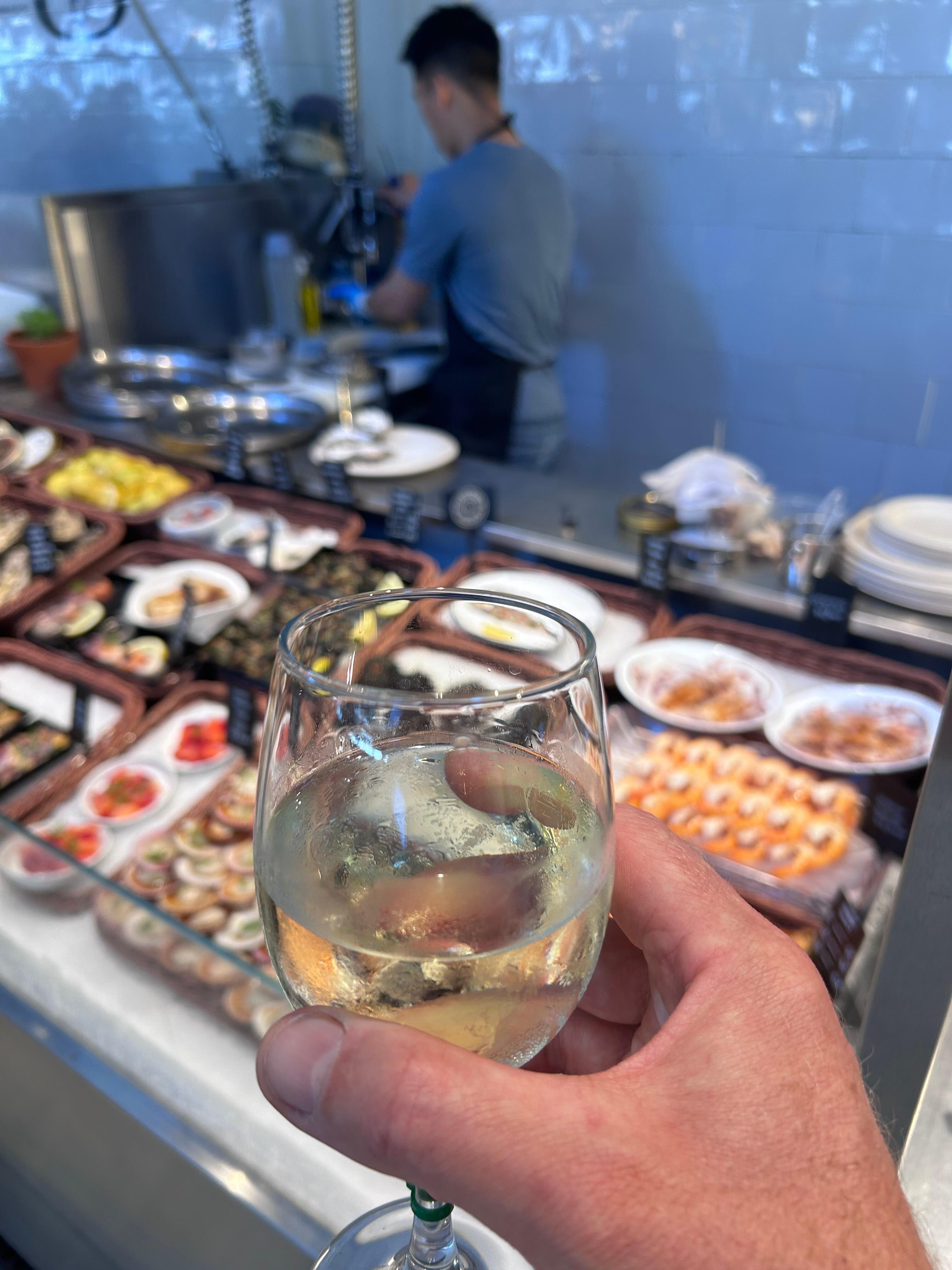 2 mins to the best food market