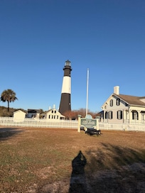 Tybee Light Statuin