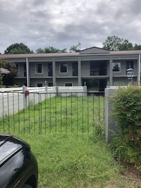 Courtyard not by Marriott! Courtyard by Negligence😂