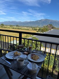 Frühstück auf dem Balkon