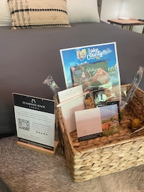 Welcome basket. Comes with two roasting sticks.