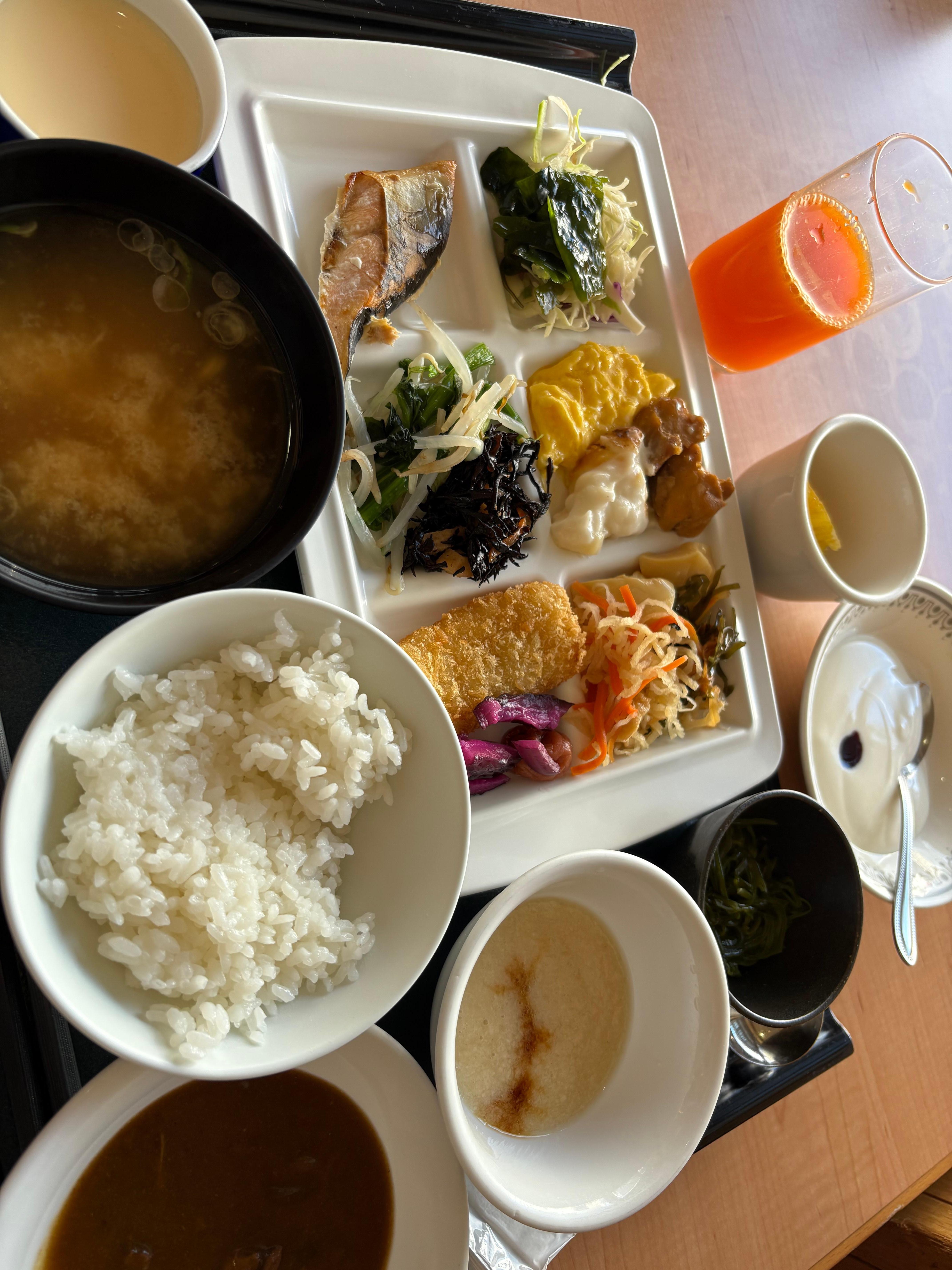 朝食バイキング。土地のものもあり豊富