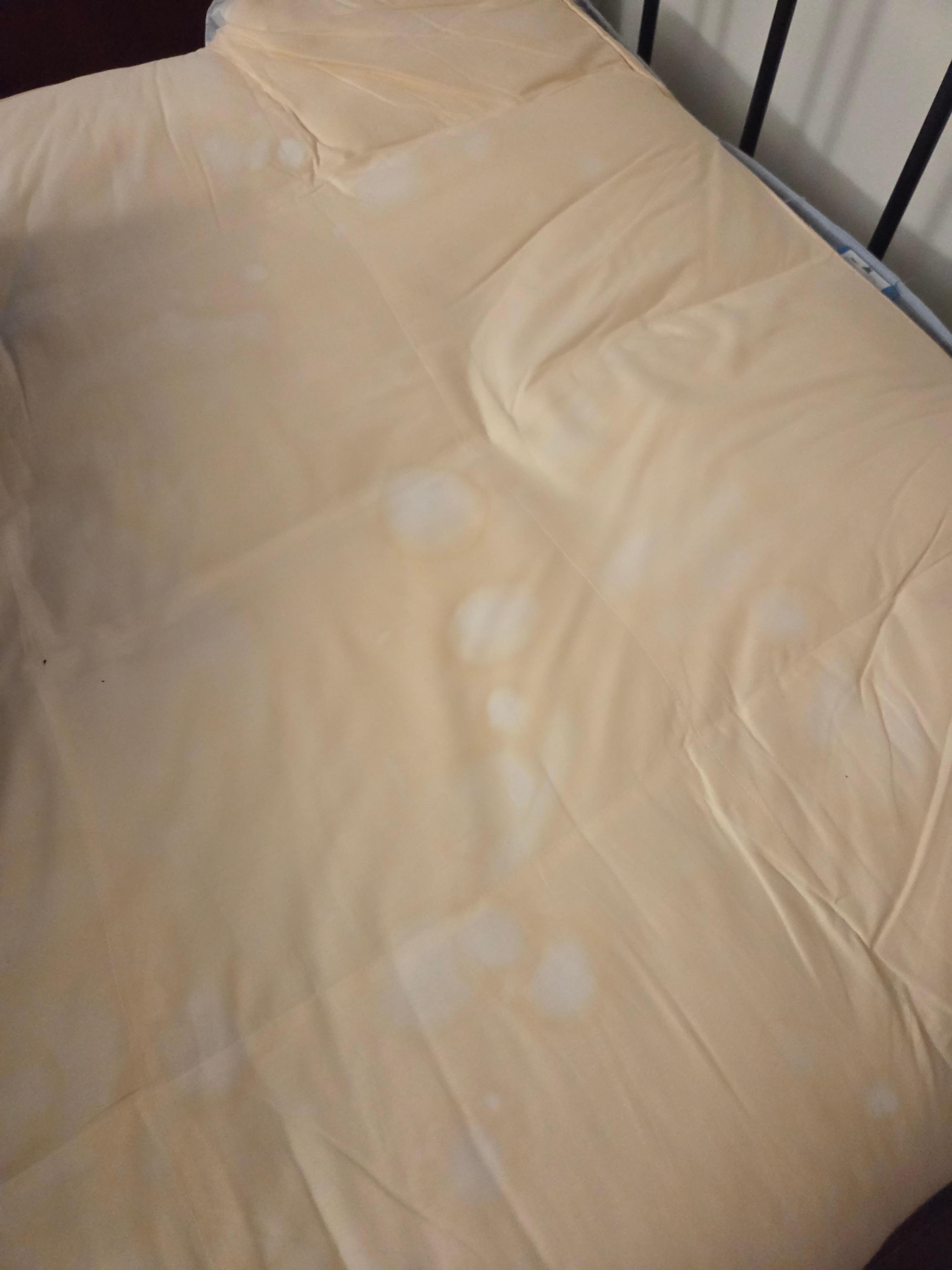 Dirty mattress topper, no protector