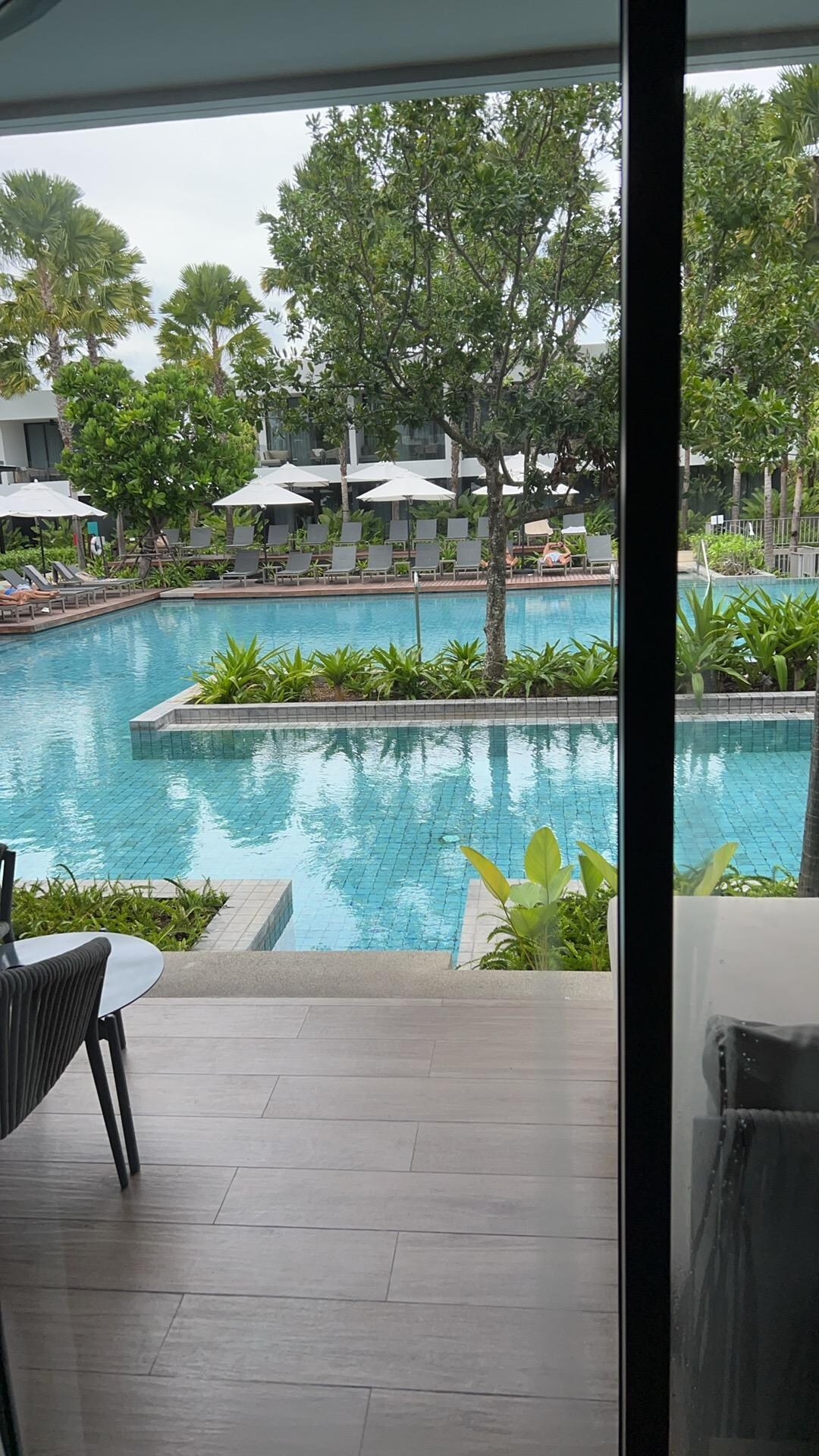 Swim up pool room  always smelled like smoking 