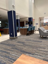 Accueil et salle de petit dejeuner